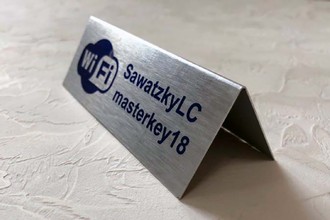 Настольные таблички из пластика или металла 0