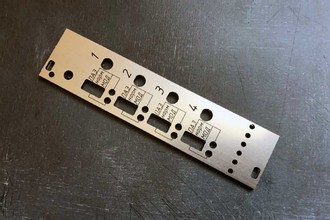 Таблички с гравировкой из пластика 1