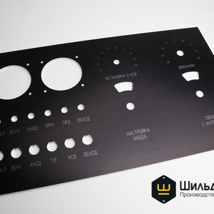 Заказная фальшпанель для прибора из самоклеящегося анодированного алюминия с фрезеровкой отверстий