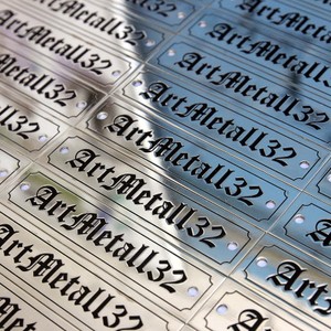 Латунная табличка