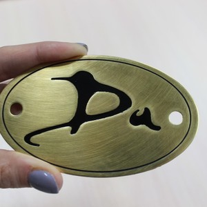 Латунный шильдик