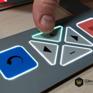 Сенсорная клавиатура со светодиодной индикацией при нажатии