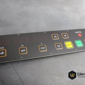 Приборная панель с встроенными семисегментными индикаторами и подсветкой