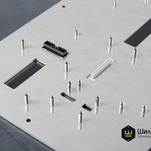 Лицевая приборная панель на основе печатной платы с алюминиевым основанием