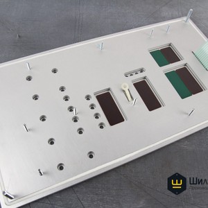 Панель управления с вклейкой уплотнительного шнура для влагозащиты