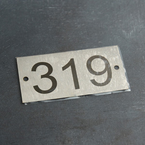 Шильд из нержавеющей стали