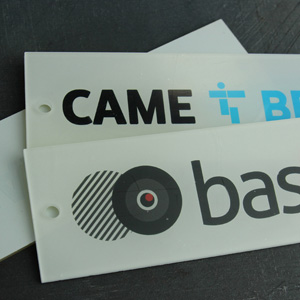 Табличка с УФ печатью