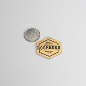 Миниатюрный шильд из латуни